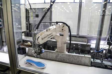 tono Prestador Observación Sportswear Manufacturer Under Armour Opens 3D Innovation Centre -  Printing3D.news